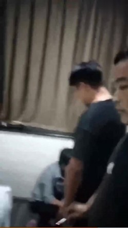 抓奸网爆事件 ️妻子光着身子还要护着情夫看来媳妇是找到真爱了 截图13