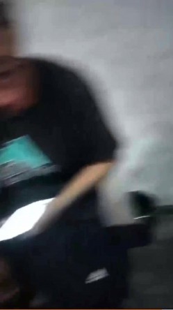 抓奸网爆事件 ️妻子光着身子还要护着情夫看来媳妇是找到真爱了 截图16