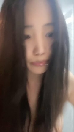 34D美乳女神【月亮躲在云朵】下海福利，顶级炮架子，道具自慰喷水 截图6
