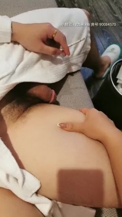 热恋小情侣露脸酒店日常性爱，细腻口交语言挑逗，女上位销魂操逼 截图2