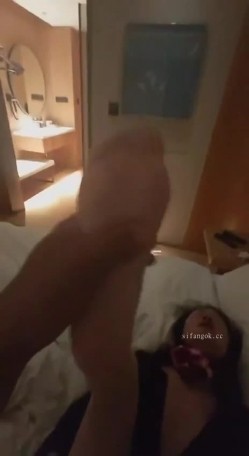极品办公气质女主管，绿帽癖淫妻【琢木鸟夫妻】最新门槛福利，露出放尿多人车震野战乱交 截图15