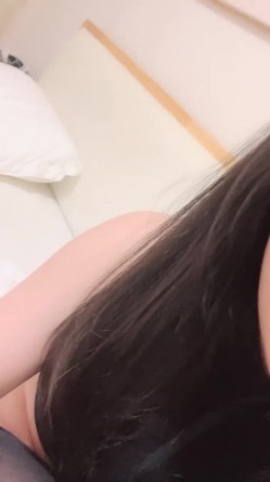 【京鱼儿】19岁童颜巨乳情趣黑丝 跳蛋自慰 爆流白浆 喷水！ 截图10
