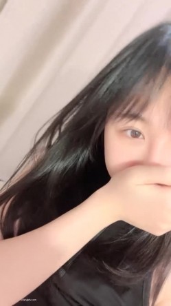 【京鱼儿】19岁童颜巨乳情趣黑丝 跳蛋自慰 爆流白浆 喷水！ 截图15