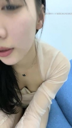 杨葱葱有超能力声音嗲嗲高颜值妹子黄瓜自慰，性感短裙热舞诱惑慢慢脱掉站立黄瓜抽插 截图7