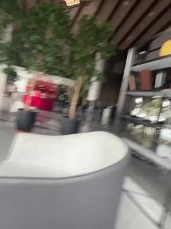 ️逆天户外主播【qingqing-ss】高颜值长腿丝袜、公园、商场餐厅大胆当着路人面裸露自慰 截图3