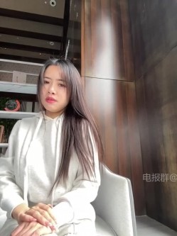 ️逆天户外主播【qingqing-ss】高颜值长腿丝袜、公园、商场餐厅大胆当着路人面裸露自慰 截图4