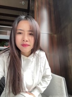 ️逆天户外主播【qingqing-ss】高颜值长腿丝袜、公园、商场餐厅大胆当着路人面裸露自慰 截图5
