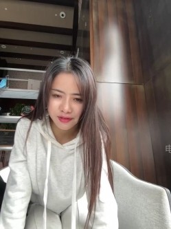 ️逆天户外主播【qingqing-ss】高颜值长腿丝袜、公园、商场餐厅大胆当着路人面裸露自慰 截图8