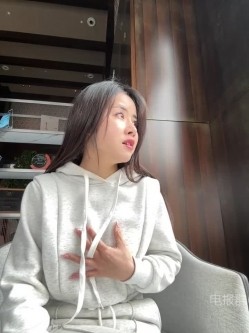 ️逆天户外主播【qingqing-ss】高颜值长腿丝袜、公园、商场餐厅大胆当着路人面裸露自慰 截图9