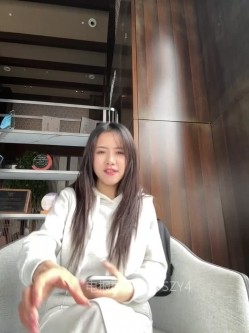 ️逆天户外主播【qingqing-ss】高颜值长腿丝袜、公园、商场餐厅大胆当着路人面裸露自慰 截图13