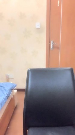 最新全网最纯清纯少女，长发漂亮脸蛋 圆润的双乳 稀疏逼毛 甜美少女被黄毛渣男操 中出 截图6