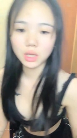 最新全网最纯清纯少女，长发漂亮脸蛋 圆润的双乳 稀疏逼毛 甜美少女被黄毛渣男操 中出 截图7