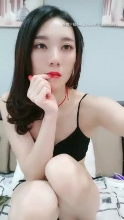 高颜值苗条美少妇红色情趣装和炮友啪啪，翘屁股掰穴舔逼骑乘抽插，搞完厕所跳蛋自慰 截图13