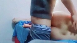 男技师偷拍女客户特殊服务 顶级大白美臀 侧躺精油按摩 金手指扣穴 截图10