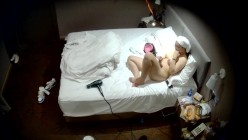 天眼酒店高清偷拍 ️奶子浑圆的翘臀眼镜反差婊被男友按床边狠狠撞击发泄 截图11