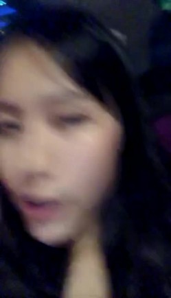 颜值不错骚气大奶妹子双人车震 后座道具JJ插摩擦逼逼出水口交非常诱人 截图3