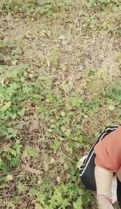 两个农村留守村姑小姐妹户外勾引在果园工作的农民伯伯野战妹妹的 奶子大 够骚对白清晰 截图10