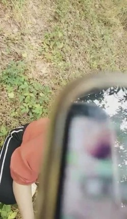 两个农村留守村姑小姐妹户外勾引在果园工作的农民伯伯野战妹妹的 奶子大 够骚对白清晰 截图12