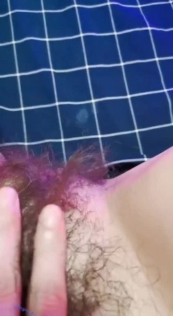 真实反差女神！土豪重金定制，高颜气质长腿马甲线【是素素呀】私拍，紫薇放尿各种淫态展示，夸张大毛逼一看就是欲女 截图15