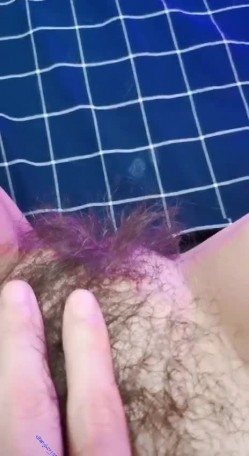 真实反差女神！土豪重金定制，高颜气质长腿马甲线【是素素呀】私拍，紫薇放尿各种淫态展示，夸张大毛逼一看就是欲女 截图16