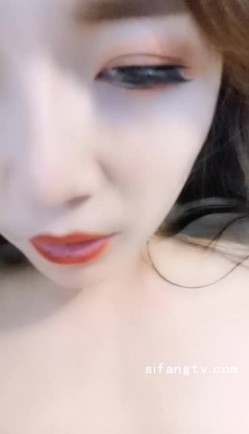 极品淫语骚女神【睿思儿】 骚气满满，啥骚话都说得出口，哥哥舔我奶头喷射淫奶喝，两根手指自慰不够深不够爽，把充气娃娃拿来坐在上面做爱 爽歪歪！ 截图2