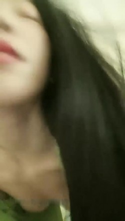 苗条绿衣妹子和小男友双人啪啪，后入抽插大屁股呻吟娇喘毛毛浓密特写 截图6