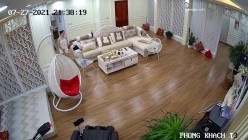 黑客破解网络摄像头监控偷拍 豪宅里贵妇练习瑜伽过程中就被操了 截图10