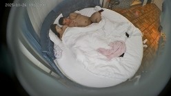 酒店情趣圆床上帝视角偷拍 顶级骚货拿个自慰棒玩了很久 被男炮友猛操满足她 截图8