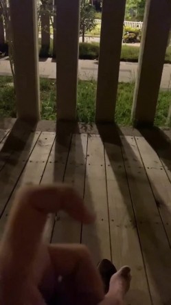 晚饭过后调教骚妻，公园小亭子寻刺激，露奶人妻，撸鸡儿，硬了直接坐上去，来来往往的车辆，夜色迷人，做爱好舒服！ 截图12