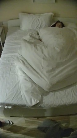 酒店偷拍 大学生情侣蓝衬衫气质美女被操后喜欢用双脚踩舔狗男朋友脸 截图6