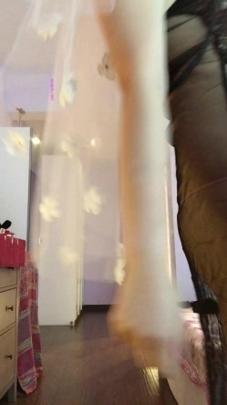 骚艳风韵熟女在家闲得蛋疼，浓妆艳抹走起了T秀。这骚模样 很有韵味，好想狠干的熟女！ 截图8