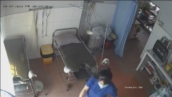 稀有黑客破解医院妇产科监控摄像头完美正面角度高清偷拍几个孕妇 最美年轻孕妇 阴蒂清晰可见 截图16