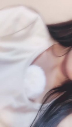 哇，清纯校花，终于为了钱脱了，【大螃蟹】，无毛透明的粉逼，特写，好肥美，颜值高小仙女让人难以自拔的美！ 截图7