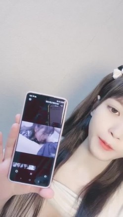 哇，清纯校花，终于为了钱脱了，【大螃蟹】，无毛透明的粉逼，特写，好肥美，颜值高小仙女让人难以自拔的美！ 截图10