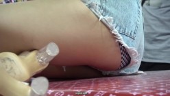 上海车展色色的摄影师各种角度 捕捉身材火爆的美女模特各种不经意间的走光 截图3
