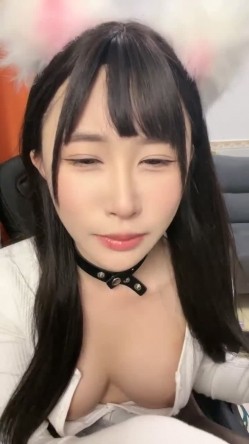 撸管推荐！校花级别女神~【京鱼鱼】道具狂插！淫水喷不停~！~~~给土豪当过小三，这颜值确实够顶，超赞，撸管必备！ 截图1