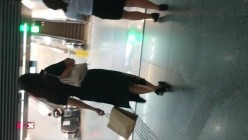 魔手 外购流出《撩裙、露毛、靓妹美少妇》高颜值丁字裤靓妹 丁字裤长毛毛美女 截图1