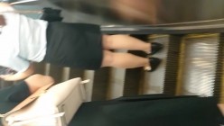 魔手 外购流出《撩裙、露毛、靓妹美少妇》高颜值丁字裤靓妹 丁字裤长毛毛美女 截图5