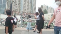 魔手 外购流出《撩裙、露毛、靓妹美少妇》高颜值丁字裤靓妹 丁字裤长毛毛美女 截图14