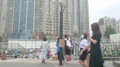 魔手 外购流出《撩裙、露毛、靓妹美少妇》高颜值丁字裤靓妹 丁字裤长毛毛美女 截图15