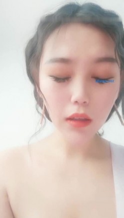 校花级女神 【依一啊 】收费房露奶福利，掰穴跳蛋自慰粉穴,呻吟娇喘非常诱人，很是诱惑不要错过 截图2