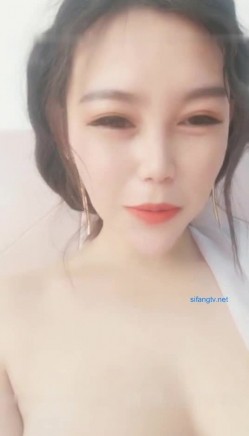 校花级女神 【依一啊 】收费房露奶福利，掰穴跳蛋自慰粉穴,呻吟娇喘非常诱人，很是诱惑不要错过 截图4