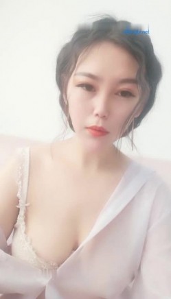 校花级女神 【依一啊 】收费房露奶福利，掰穴跳蛋自慰粉穴,呻吟娇喘非常诱人，很是诱惑不要错过 截图12