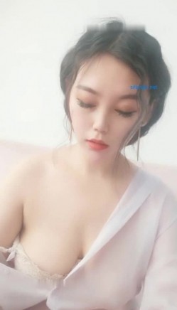 校花级女神 【依一啊 】收费房露奶福利，掰穴跳蛋自慰粉穴,呻吟娇喘非常诱人，很是诱惑不要错过 截图13