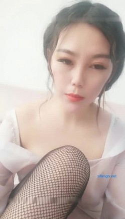 校花级女神 【依一啊 】收费房露奶福利，掰穴跳蛋自慰粉穴,呻吟娇喘非常诱人，很是诱惑不要错过 截图16