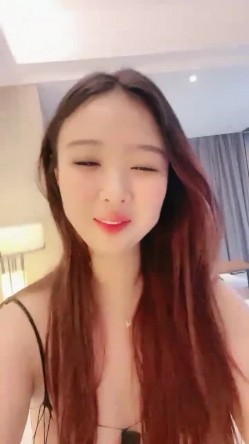 穿情趣装的大屁股小母狗，全程露脸让大哥抠逼吃鸡巴 截图4