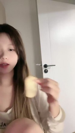G奶校花~20小时~【小初恋】，清纯指数极高，年龄看着不大这对大奶子真是惊人 截图2