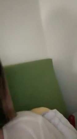G奶校花~20小时~【小初恋】，清纯指数极高，年龄看着不大这对大奶子真是惊人 截图12