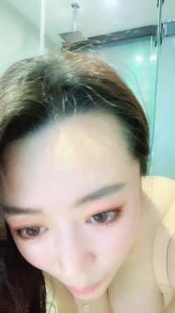 可爱的巨乳女主播，太骚了，全裸自慰，卫生间热舞，和月老掉线太配了 截图4
