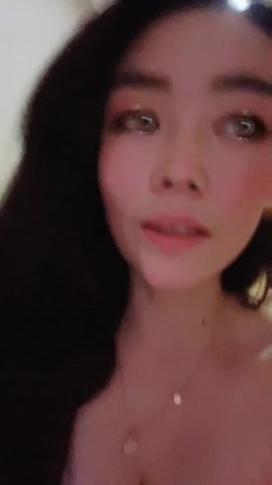 可爱的巨乳女主播，太骚了，全裸自慰，卫生间热舞，和月老掉线太配了 截图5